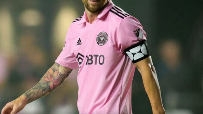 Lionel Messi exits the Inter Miami game